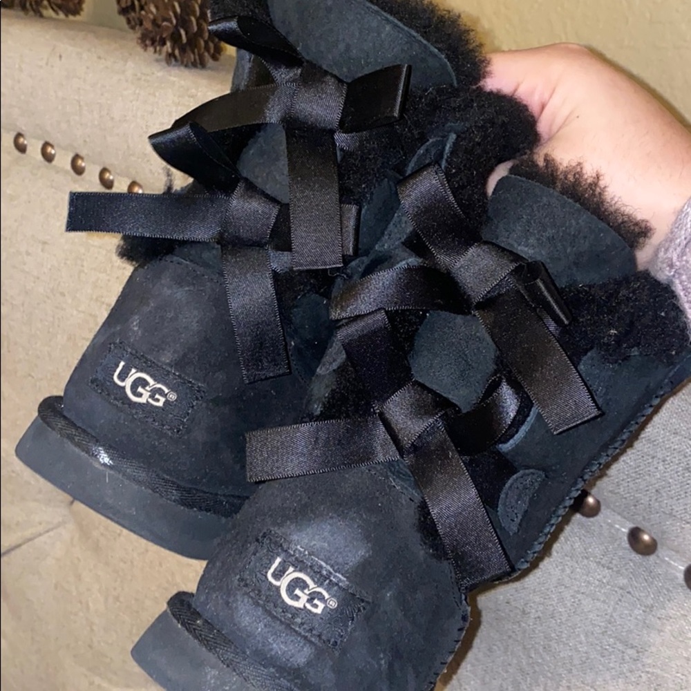 Black Bailey bow UGGS